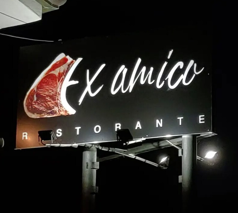 Realizzazione di insegne luminose per negozi, bar a massa carrara